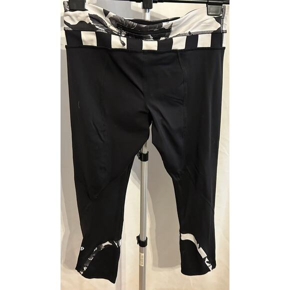 Lululemon Run Inspire Crop II Women's size 6 - Picture 2 of 3